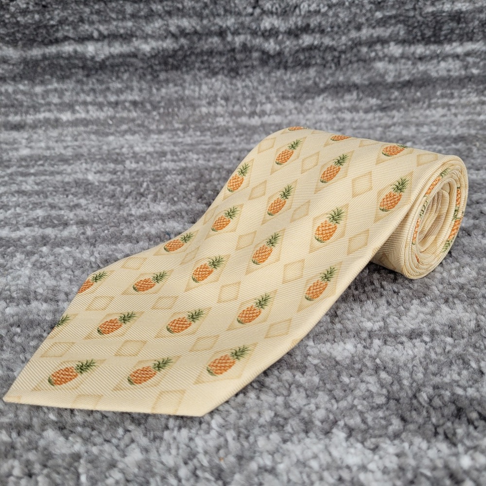 Tommy Bahama Off Island Mens Silk Tie Yellow Pineapple Diamond Pattern Novelty